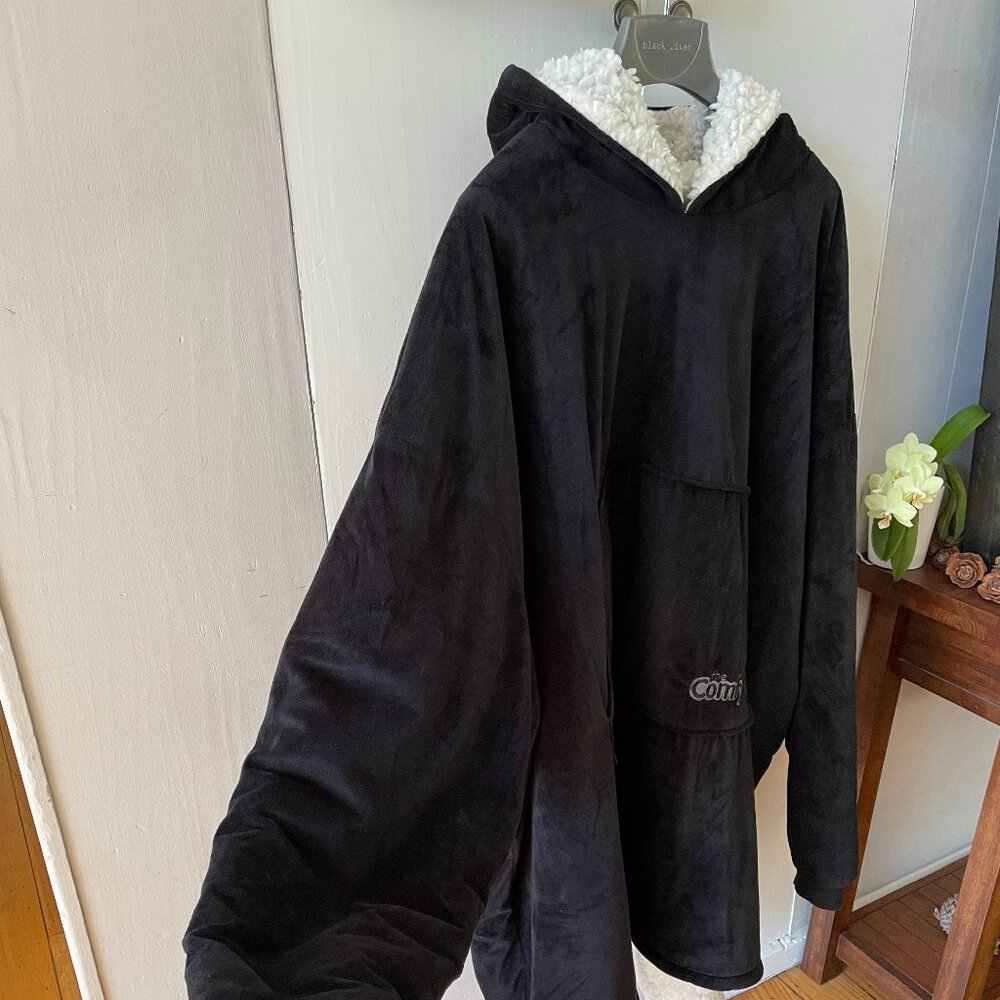 Black Comfy Wearable Blanket